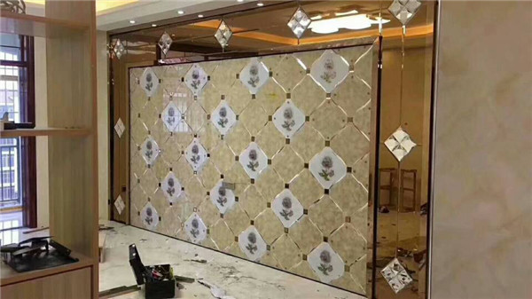 拼镜背景墙