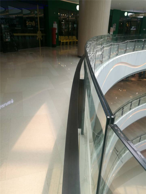 护栏