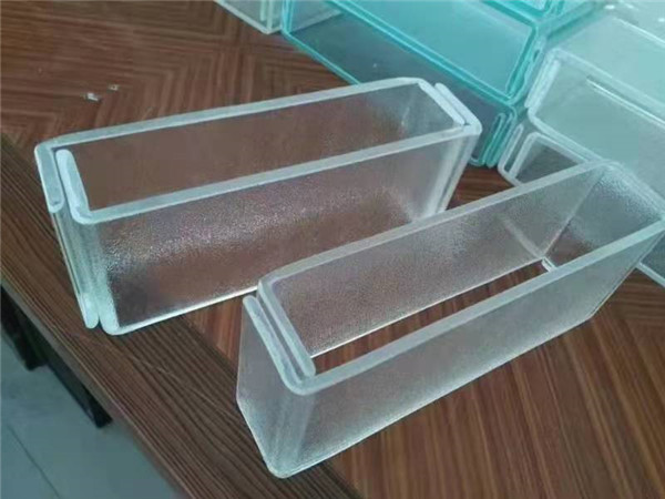 u型玻璃